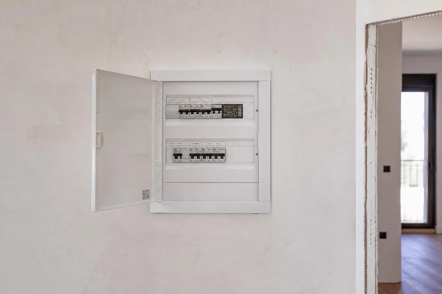 Cuadro nuevo en una vivienda en reforma